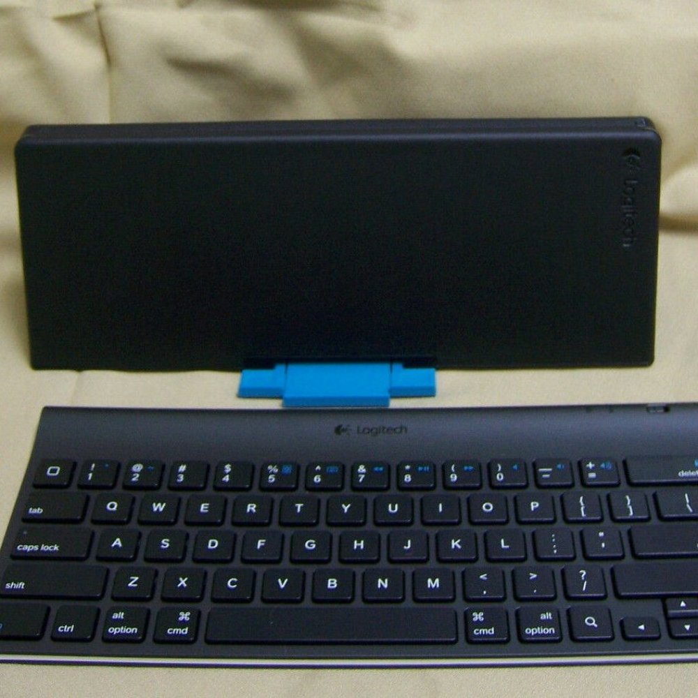 Logitech Bluetooth Tablet Keyboard for iPad - Battery Powered